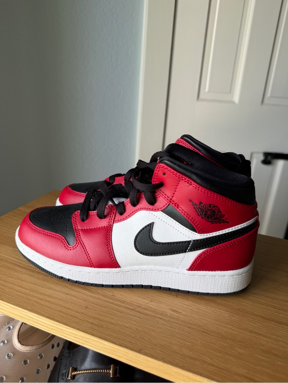 Air Jordan 1 Mid GS 'Chicago Black Toe'